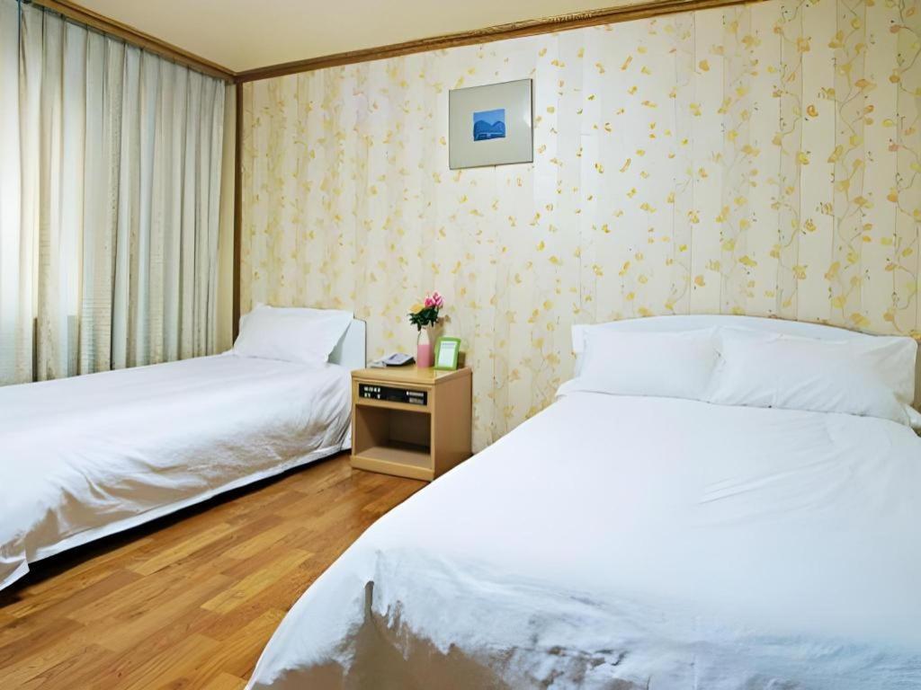 Emerald Hotel Чеджудо Экстерьер фото