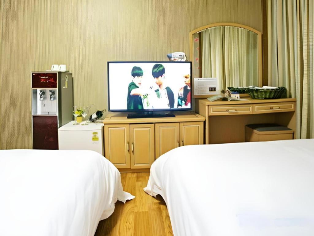 Emerald Hotel Чеджудо Экстерьер фото