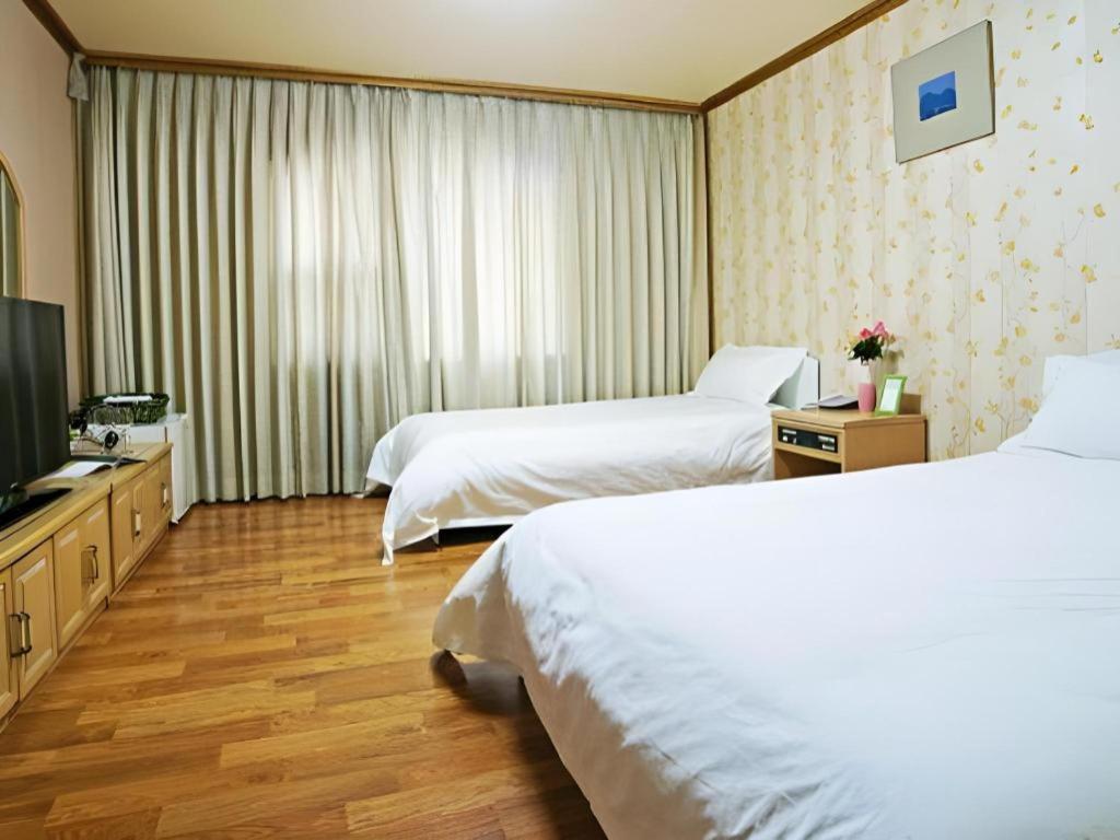 Emerald Hotel Чеджудо Экстерьер фото